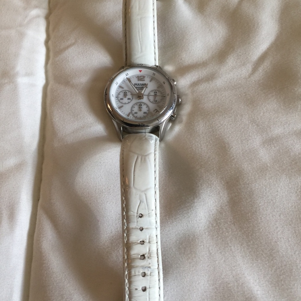 Pulsar Women’s silver Watch with White Wrist  Band  - Pre-owned